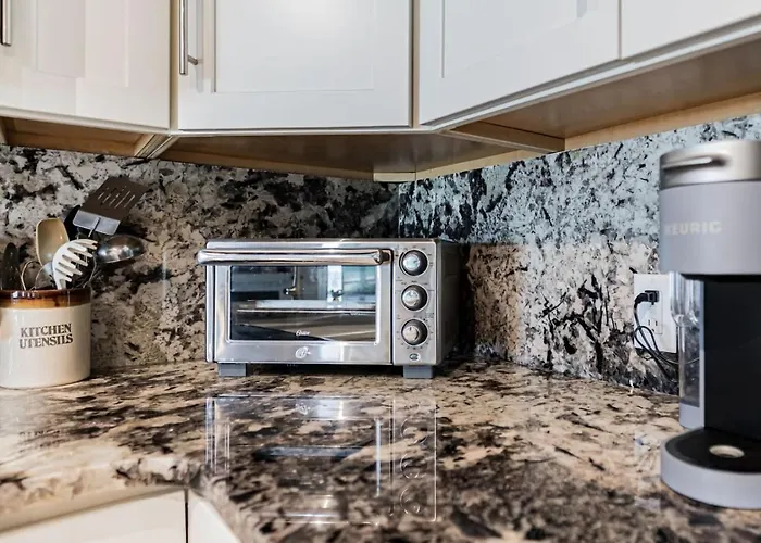 2br - Coastal Condo, Steps To Beach, Ocean Views