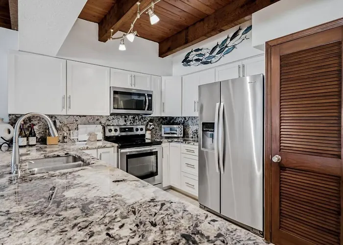 2br - Coastal Condo, Steps To Beach, Ocean Views * Clearwater Beach