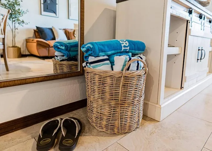 2br - Coastal Condo, Steps To Beach, Ocean Views