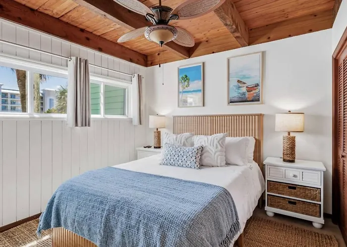 2br - Coastal Condo, Steps To Beach, Ocean Views * Clearwater Beach