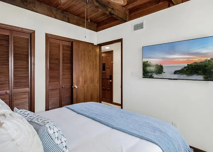 2br - Coastal Condo, Steps To Beach, Ocean Views