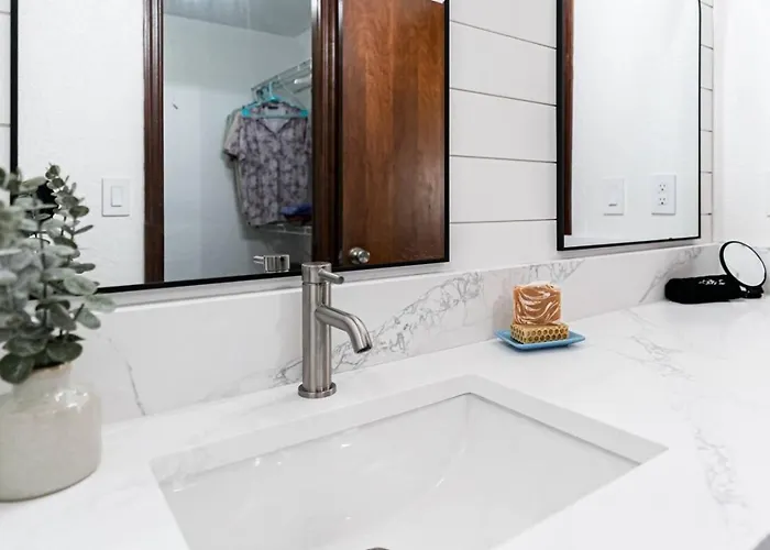 2br - Coastal Condo, Steps To Beach, Ocean Views Appartement