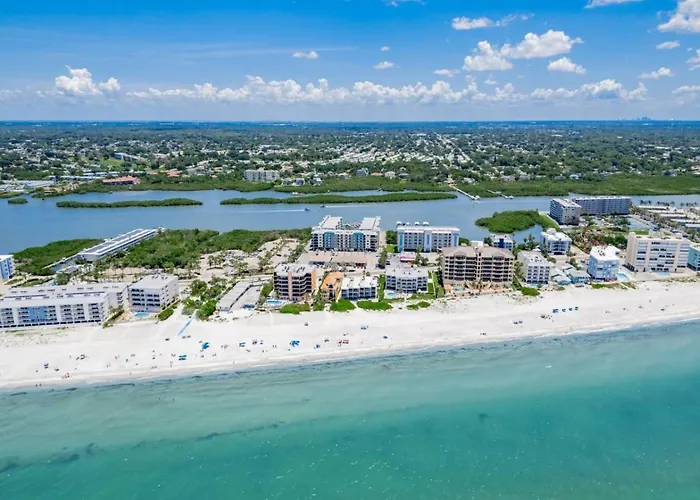 2br - Coastal Condo, Steps To Beach, Ocean Views Clearwater Beach